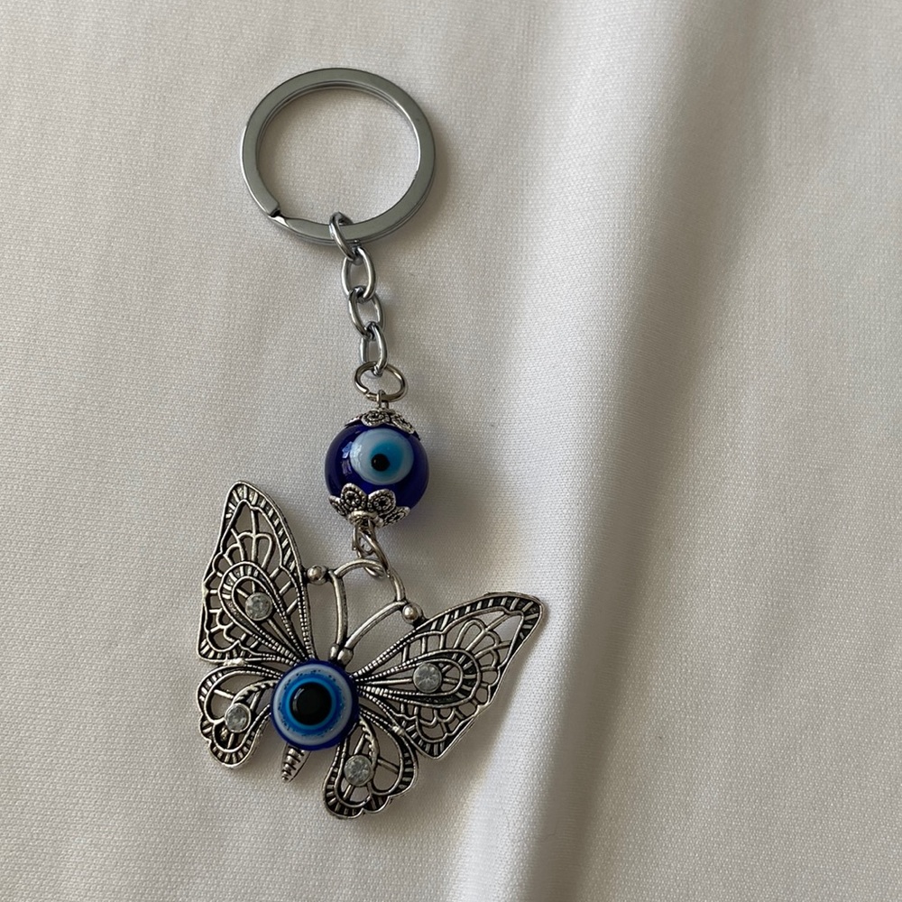 Blue eyes 👀 with butterflies
